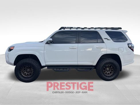 Used 2020 Toyota 4Runner TRD Off-Road Premium AWD/4WD image 9