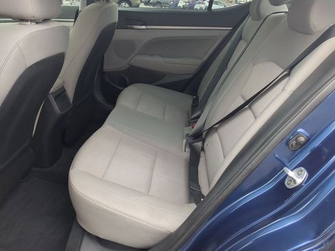 Used 2017 Hyundai Elantra SE image 17