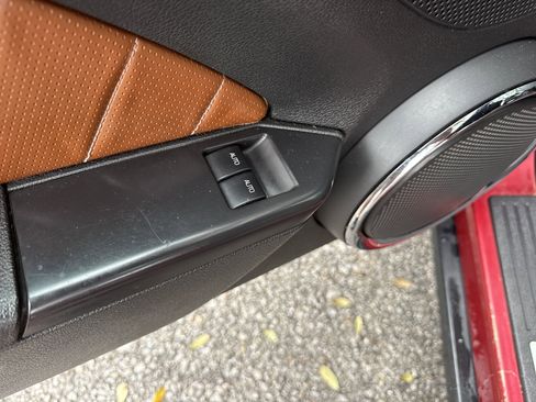 Used 2010 Ford Mustang GT image 27