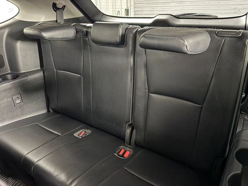 Used 2021 Toyota Highlander XLE AWD/4WD image 32