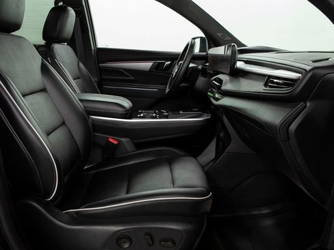 Used 2025 Buick Enclave Preferred image 17