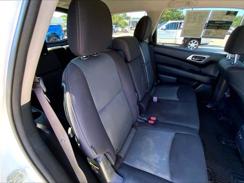 Used 2020 Nissan Pathfinder S FWD image 19