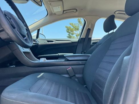 Used 2019 Ford Fusion SE FWD image 15