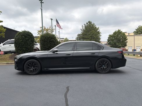 Used 2023 BMW i7 xDrive60 AWD/4WD image 11