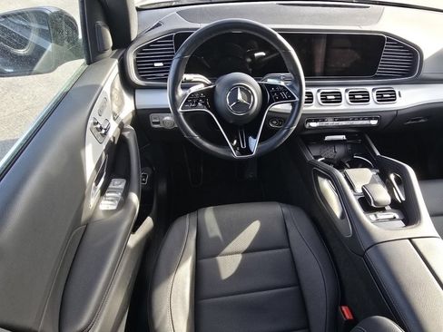 Used 2025 Mercedes-Benz GLS 450 4MATIC image 21