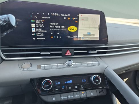 Used 2024 Hyundai Elantra SEL w/ Convenience Package FWD image 12