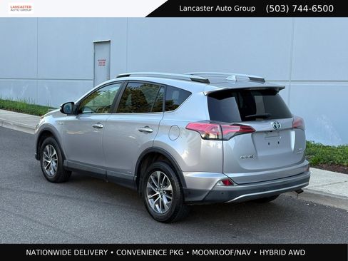 Used 2018 Toyota RAV4 XLE w/ Convenience Package AWD/4WD image 4