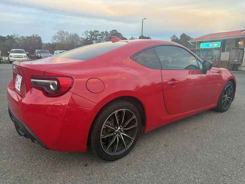 Used 2017 Toyota 86 Base image 4
