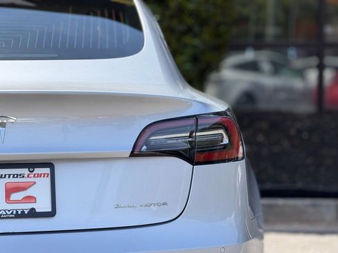 Used 2018 Tesla Model 3 Long Range image 16