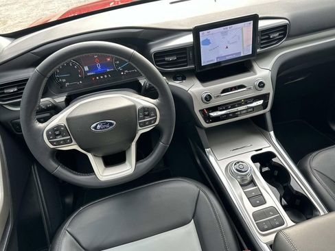 Used 2023 Ford Explorer XLT w/ Equipment Group 202A image 32