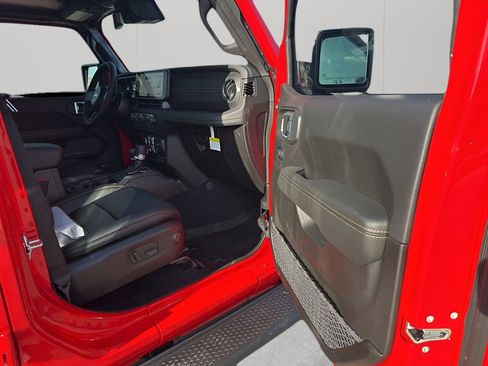 New 2025 Jeep Gladiator High Tide image 13