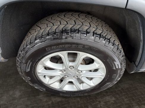 Used 2021 Jeep Grand Cherokee Laredo X AWD/4WD image 39