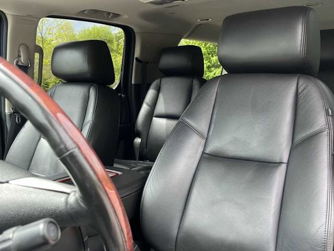 Used 2010 Cadillac Escalade ESV Luxury AWD/4WD image 31