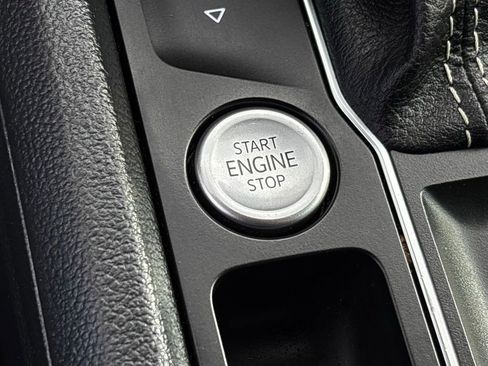 Used 2022 Volkswagen Atlas Cross Sport SE image 19