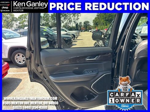 Used 2023 Jeep Grand Cherokee Altitude AWD/4WD image 22