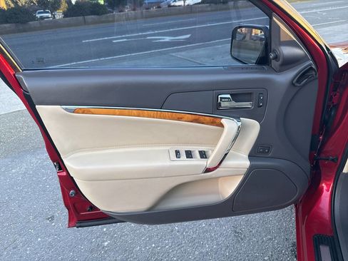 Used 2012 Lincoln MKZ image 27