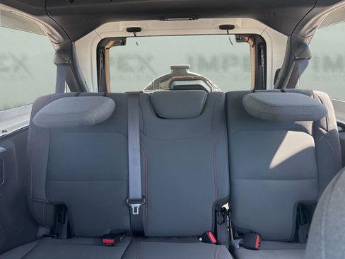 Used 2025 Jeep Wrangler Unlimited Rubicon w/ Convenience Group image 10