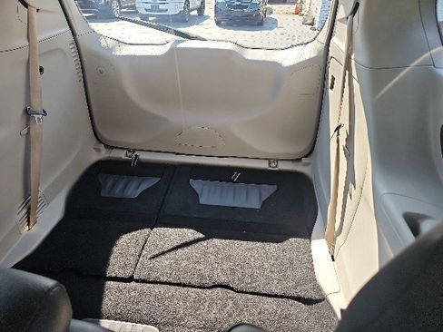 Used 2018 Chrysler Pacifica Touring-L image 7