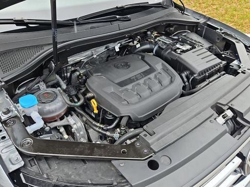 Used 2023 Volkswagen Tiguan SE image 32