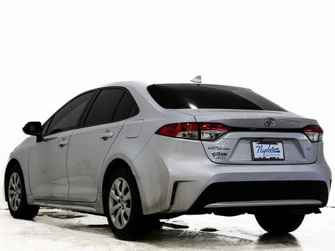 Used 2021 Toyota Corolla LE image 8