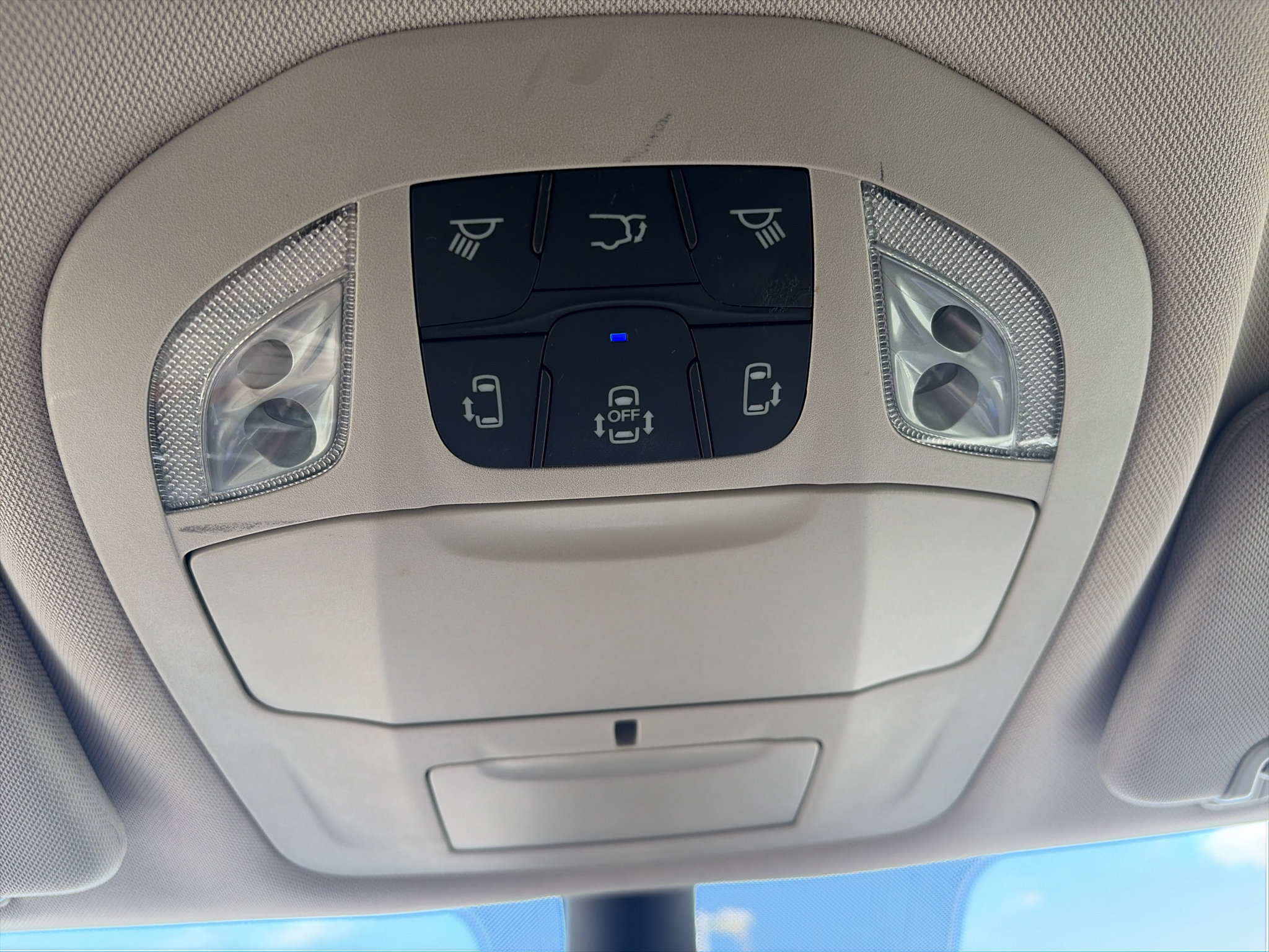 Used 2024 Chrysler Pacifica Touring-L FWD image 18