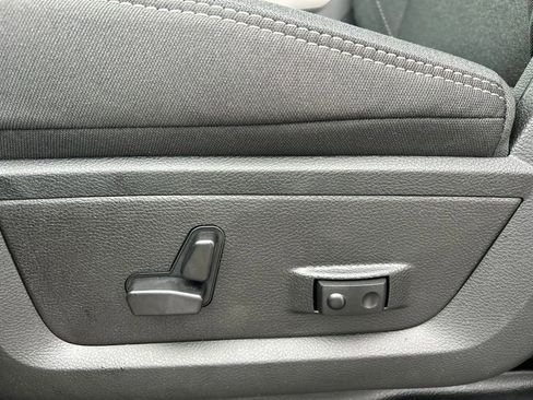 New 2026 RAM 2500 Big Horn AWD/4WD image 13