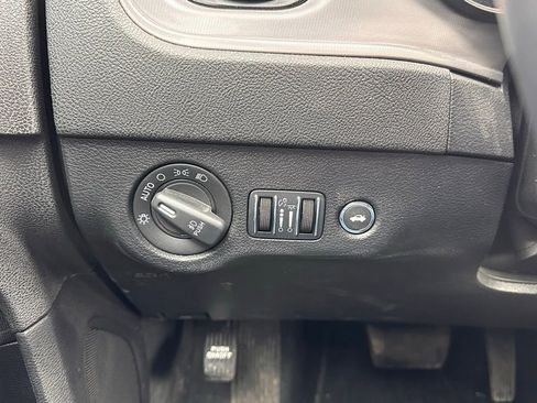 Used 2023 Dodge Charger SXT w/ Blacktop Package image 28