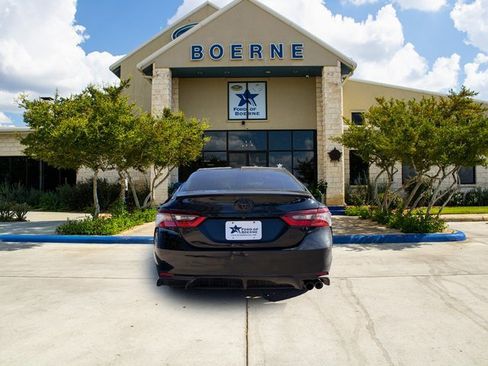 Used 2023 Toyota Camry SE image 4