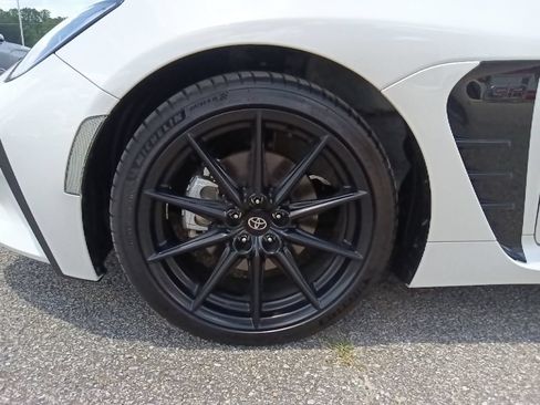 Used 2025 Toyota GR86 Premium RWD image 11