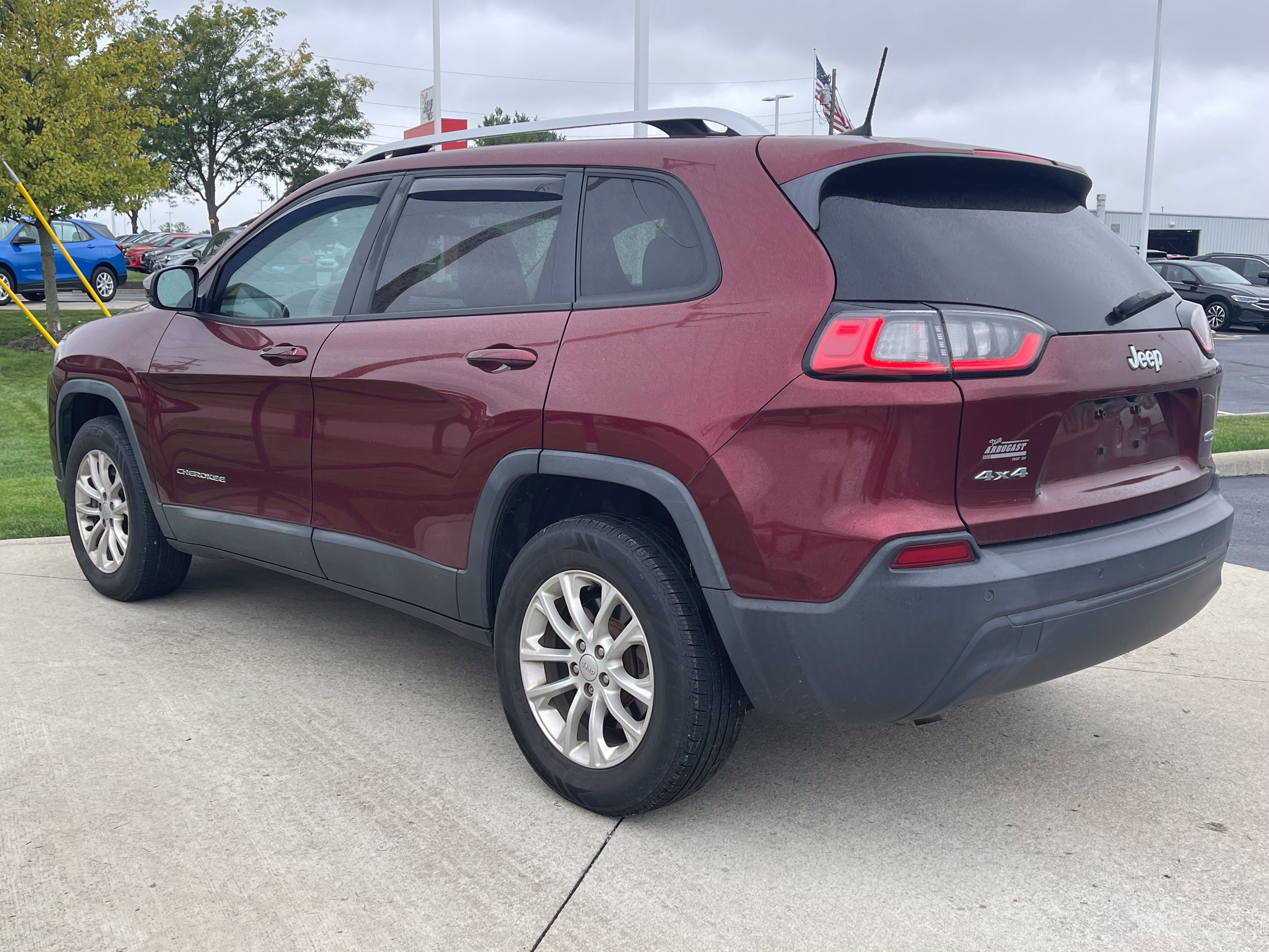 Used 2020 Jeep Cherokee Latitude w/ Cold Weather Group AWD/4WD image 5