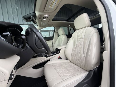 Used 2023 Buick Envision Avenir AWD/4WD image 14
