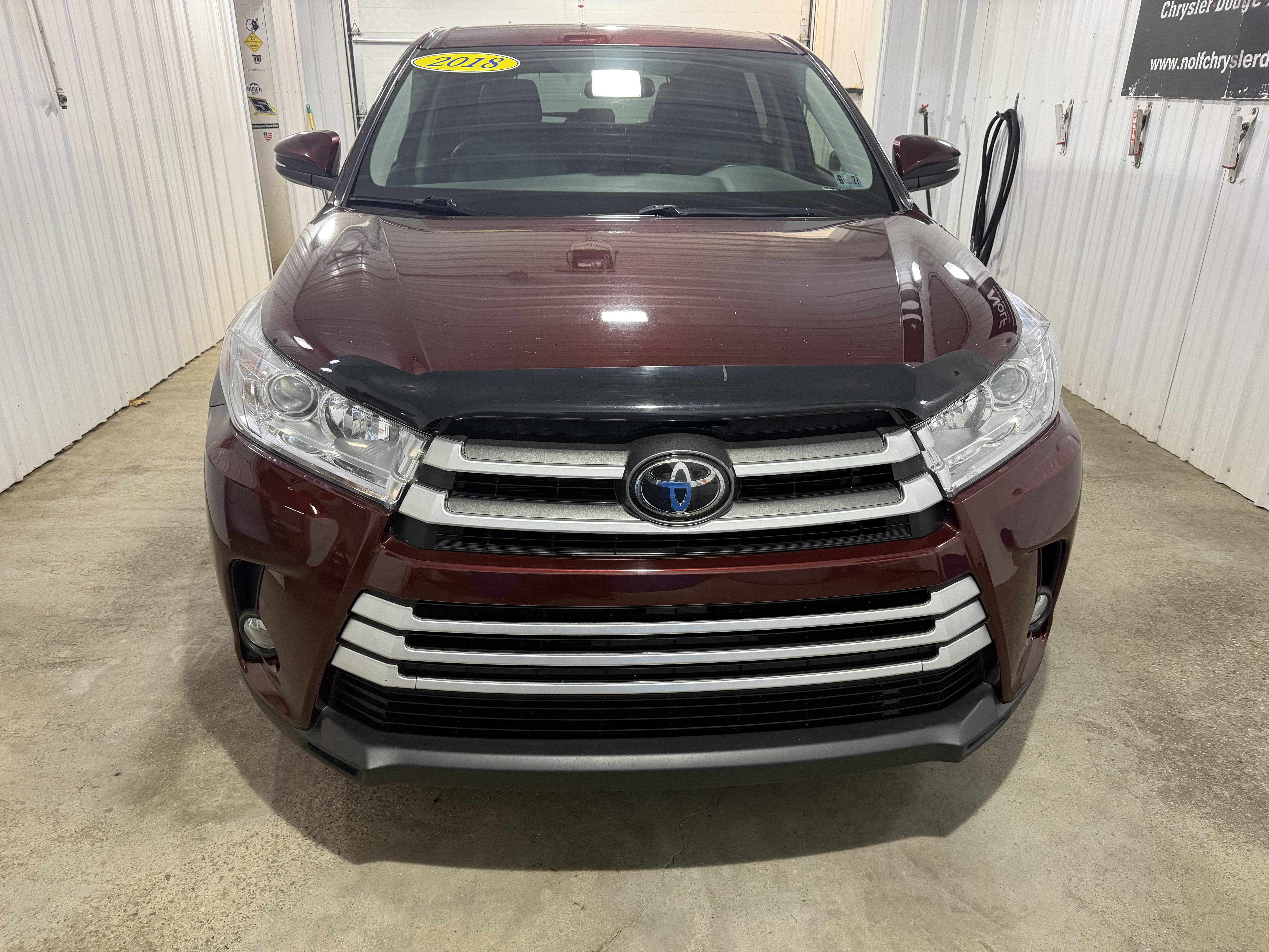 Used 2018 Toyota Highlander Plus AWD/4WD image 3
