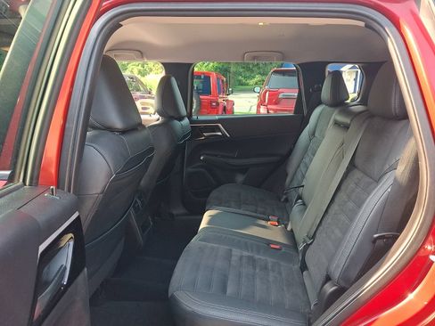 Used 2022 Mitsubishi Outlander SE AWD/4WD image 10