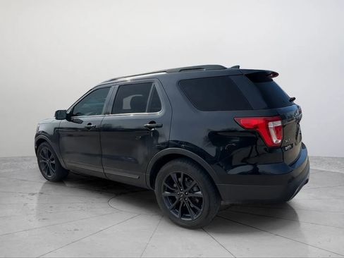 Used 2017 Ford Explorer XLT w/ Equipment Group 202A FWD image 3
