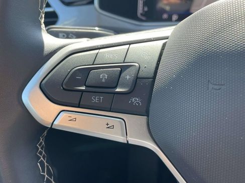 Used 2025 Volkswagen Taos SEL image 20