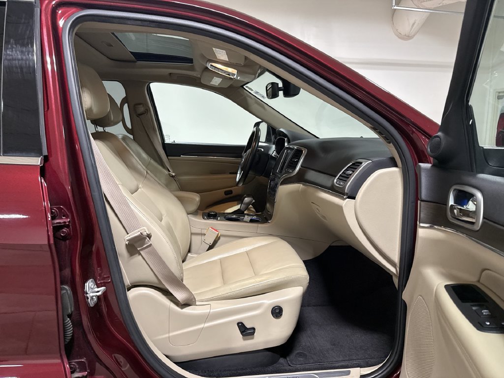Used 2018 Jeep Grand Cherokee Limited AWD/4WD image 23