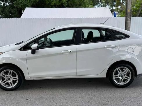 Used 2019 Ford Fiesta SE FWD image 3