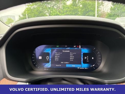 Certified 2025 Volvo V60 B5 Cross Country Plus AWD/4WD image 19