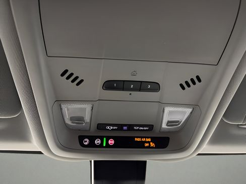 Used 2020 Chevrolet Equinox LT FWD image 25