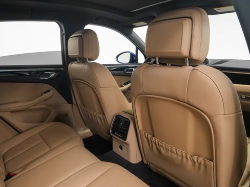 Certified 2025 Porsche Macan image 22
