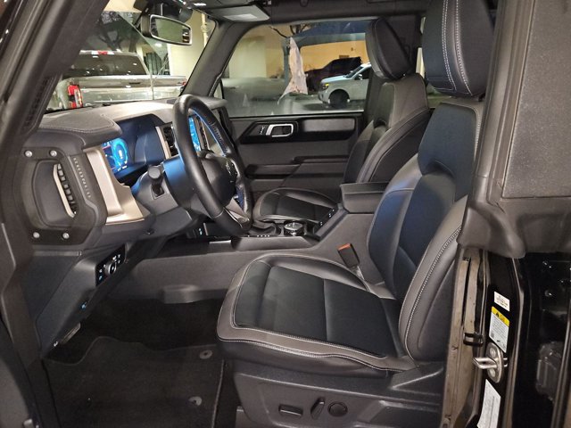 Used 2025 Ford Bronco Outer Banks AWD/4WD image 13