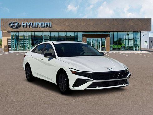 New 2026 Hyundai Elantra SEL Sport FWD image 11