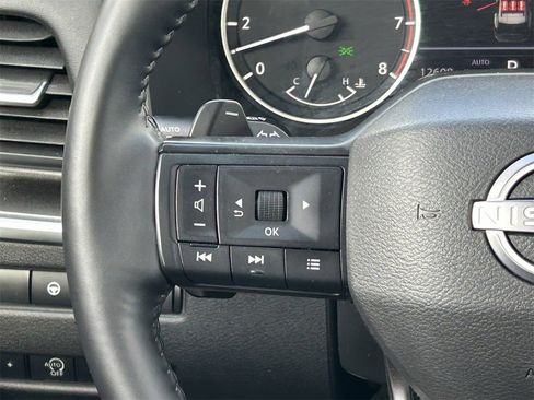 Certified 2025 Nissan Rogue SV image 26