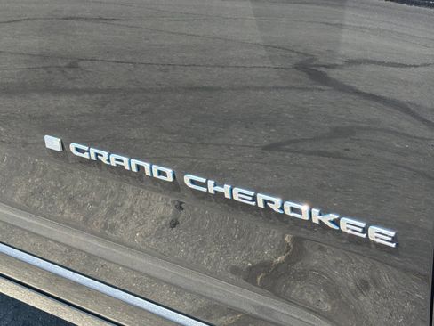 Used 2023 Jeep Grand Cherokee Overland w/ Advanced Protech Group III AWD/4WD image 42