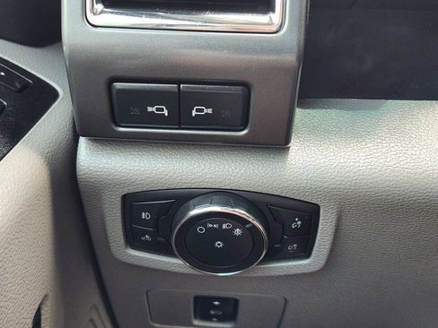 Used 2017 Ford F250 XLT w/ XLT Premium Package AWD/4WD image 25