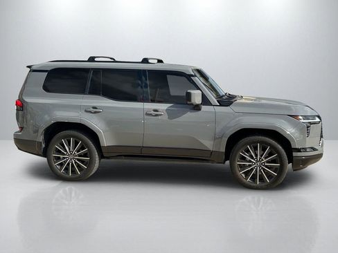 Used 2024 Lexus GX 550 w/ Accessory Package (2T) AWD/4WD image 4