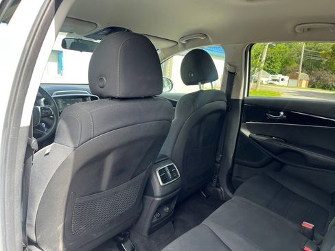 Used 2019 Kia Sorento LX image 20