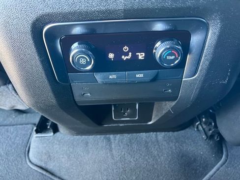 Used 2025 Chevrolet Suburban Z71 AWD/4WD image 23