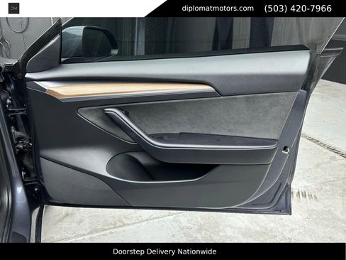 Used 2023 Tesla Model 3 Standard Range image 23