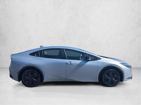 Used 2025 Toyota Prius LE image 4